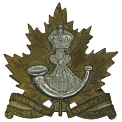 Royal Hamilton Light Infantry Canadian - 1939-46 with King's Crown. Bi-metallic Other Ranks' metal cap badge