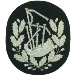 Bag-Pipes In Thistle Wreath - Pipe Major Silver / Piper Green  Bullion wire-embroidered Musician, piper, drummer or bugler insig